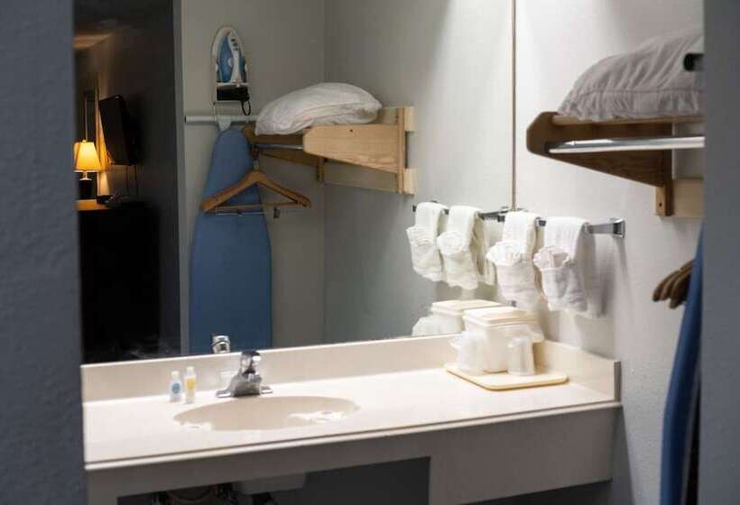 سوئیت با تخت بزرگ, Rodeway Inn & Suites