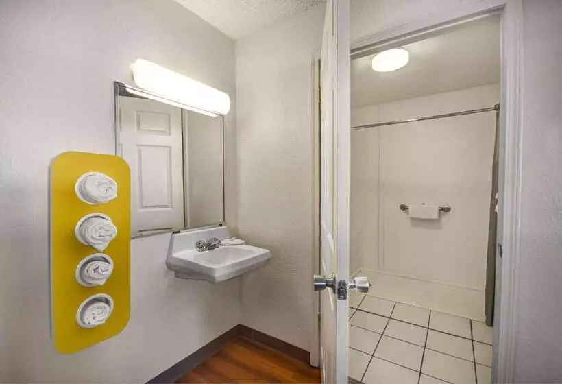 Standard-invahuone, Motel 6north Ridgeville, Oh Cleveland Intl Airport N Ridgeville
