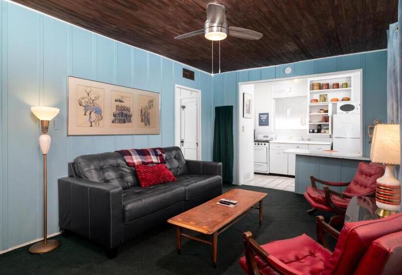 جناح, The Motor Lodge