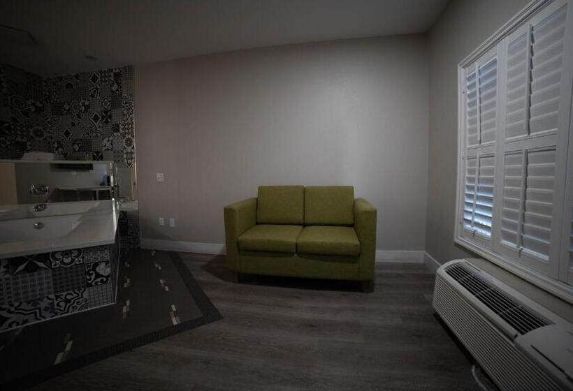자쿠지 스위트, Mid City Inn & Suites Pico Rivera
