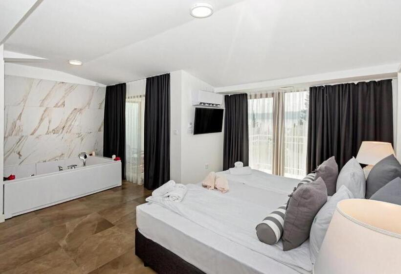 اتاق لوکس با وان آب گرم, Vila Bisera