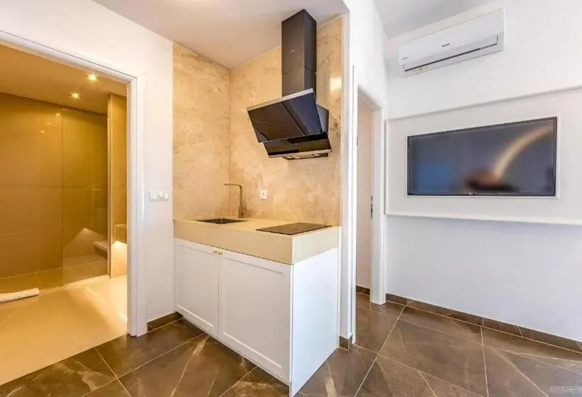 1 Bedroom Apartment Lake View, Vila Bisera