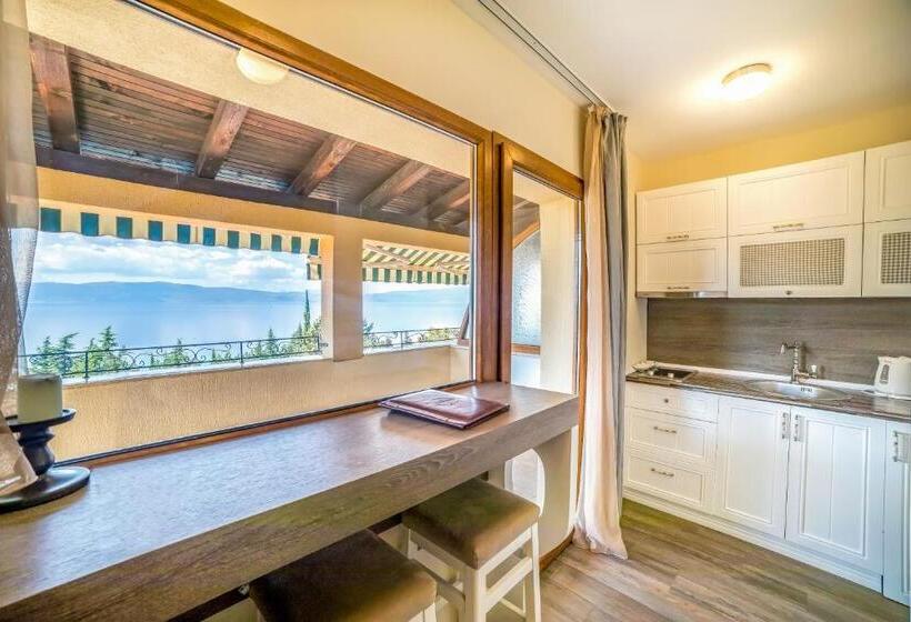 اتاق لوکس سه تخته, Vila Bisera