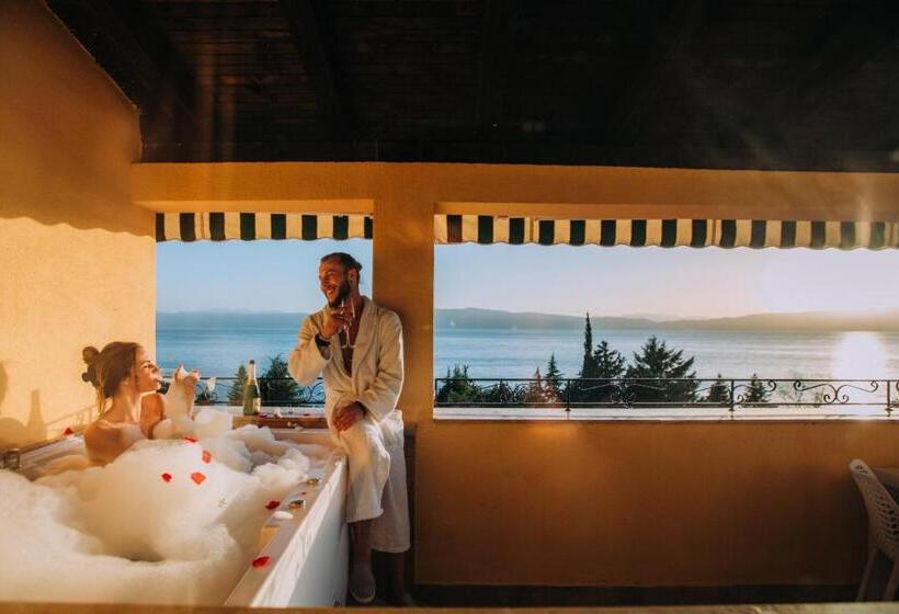 اتاق لوکس سه تخته, Vila Bisera