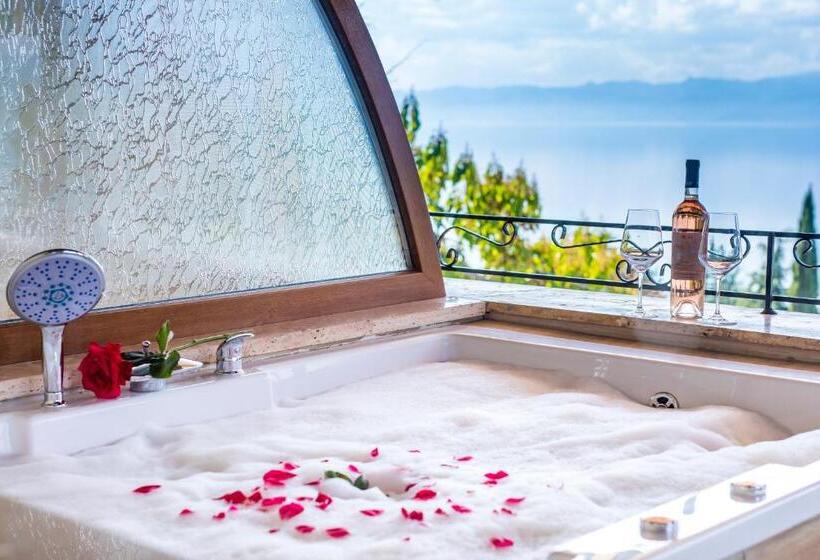 اتاق لوکس سه تخته, Vila Bisera