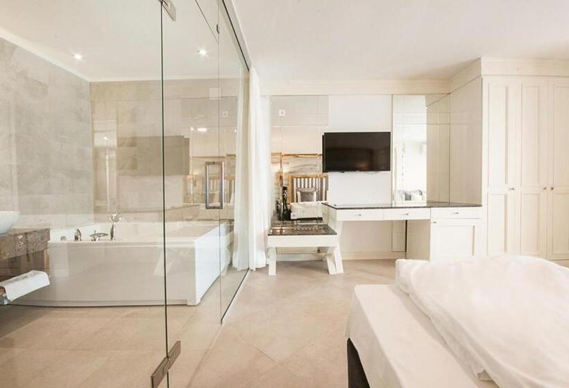 سوئیت جونیور با ماساژ آبی, Vila Bisera