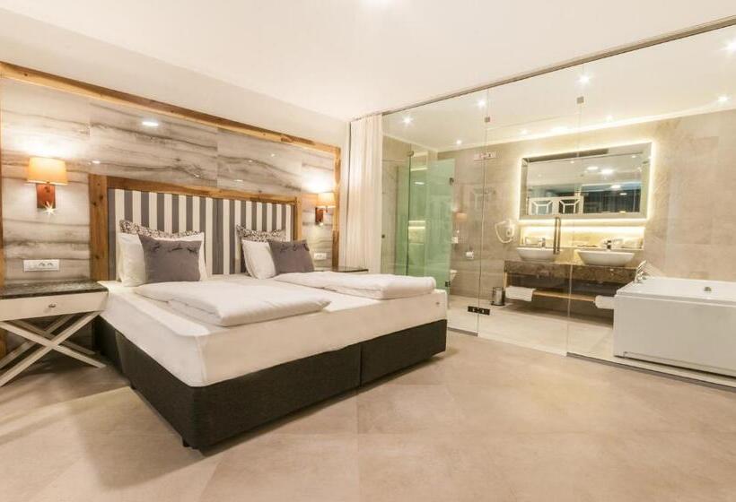 سوئیت جونیور با ماساژ آبی, Vila Bisera