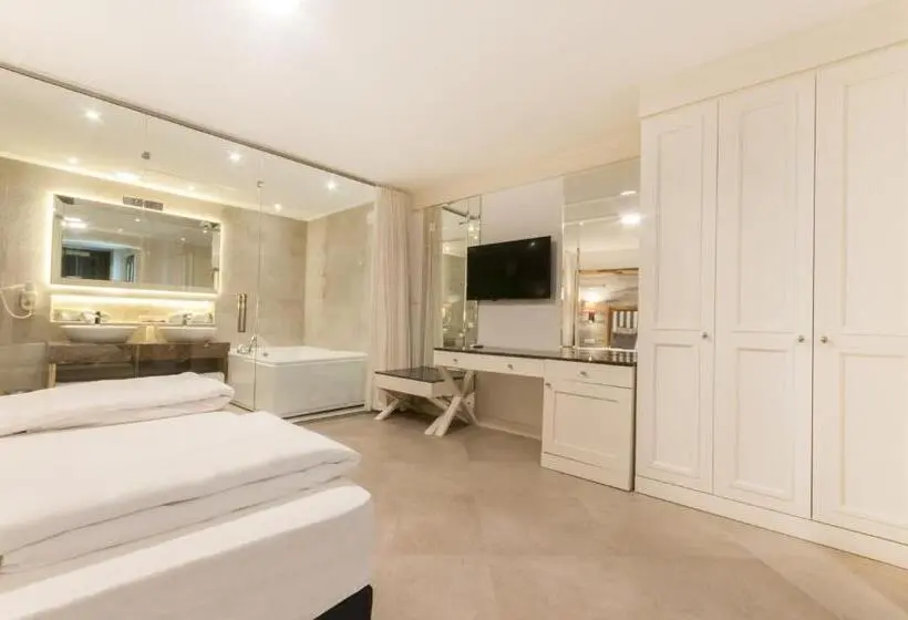 سوئیت جونیور با ماساژ آبی, Vila Bisera
