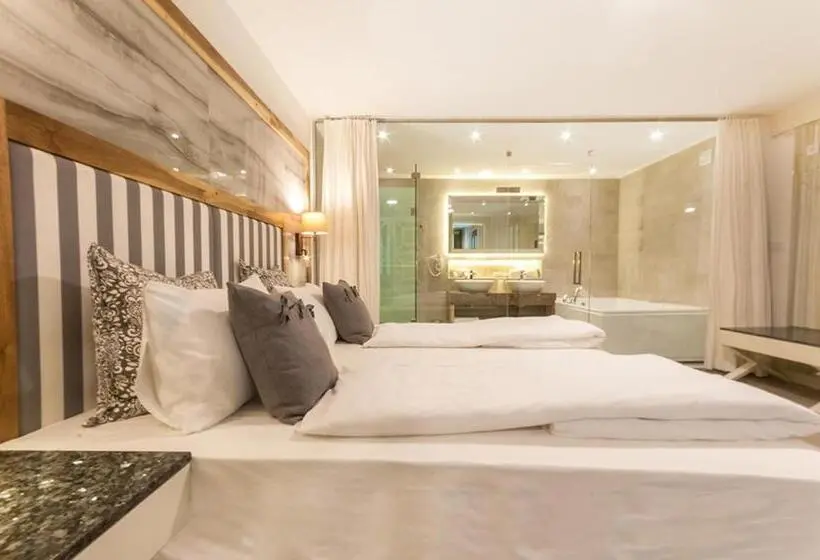 سوئیت جونیور با ماساژ آبی, Vila Bisera
