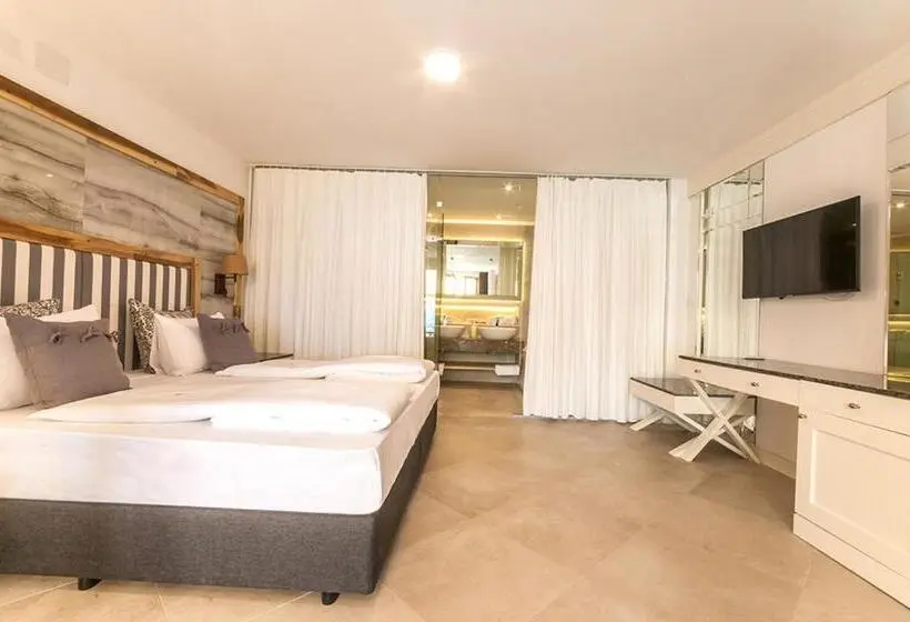 سوئیت جونیور با ماساژ آبی, Vila Bisera