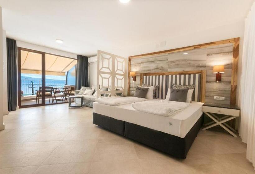 سوئیت جونیور با ماساژ آبی, Vila Bisera