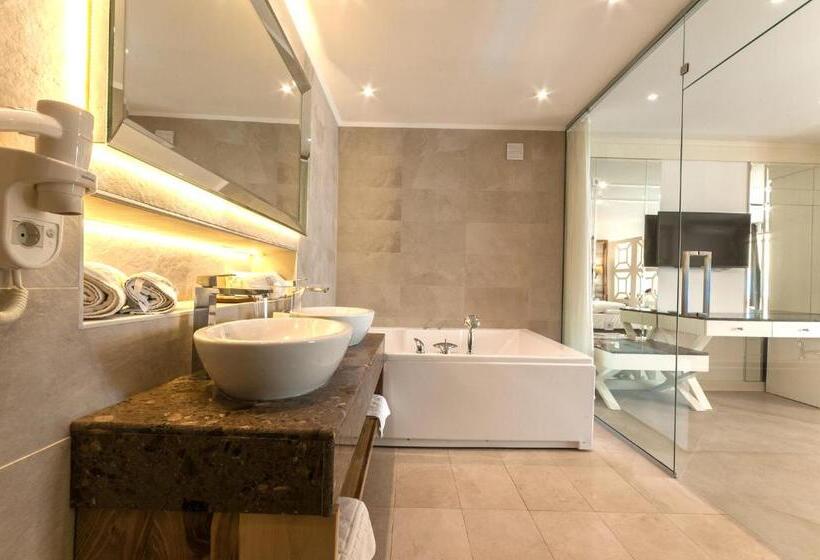 سوئیت جونیور با ماساژ آبی, Vila Bisera