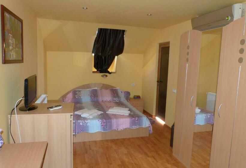 スタンダードトリプルルーム, Pensiune Margot