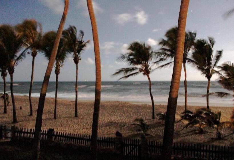 اتاق لوکس با بالکن و چشم‌انداز دریا, Itacupa   Healthy Vegan & Foil Center