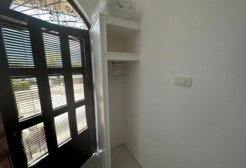 استودیوی استاندارد, Accommodation Tomcuk