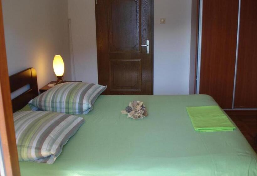 اتاق استاندارد با سرویس بهداشتی مشترک, Accommodation Tomcuk