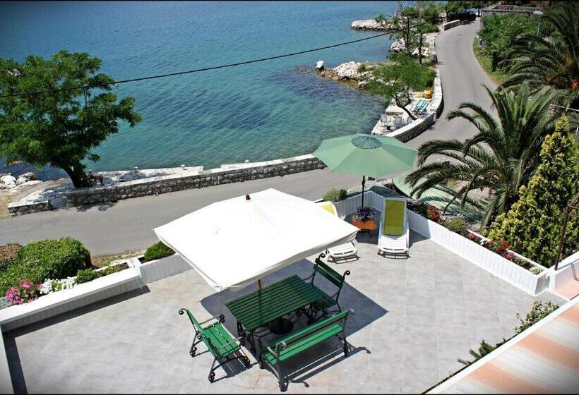 اتاق استاندارد با سرویس بهداشتی مشترک, Accommodation Tomcuk