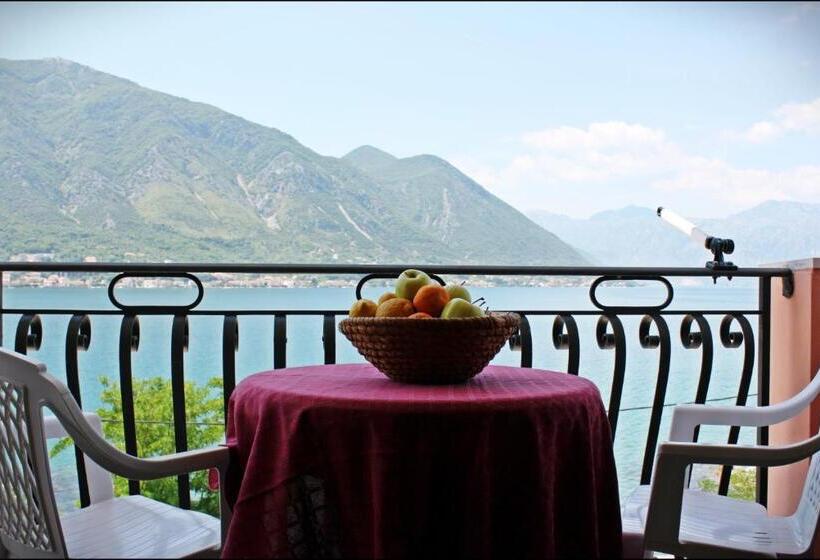 اتاق استاندارد با سرویس بهداشتی مشترک, Accommodation Tomcuk