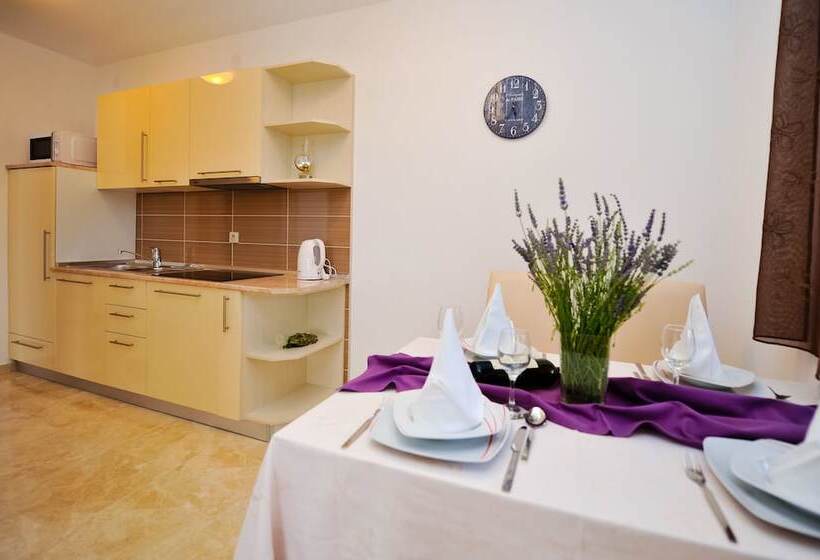 舒适两卧公寓, Lastura Aparthotel & Mobile Homes