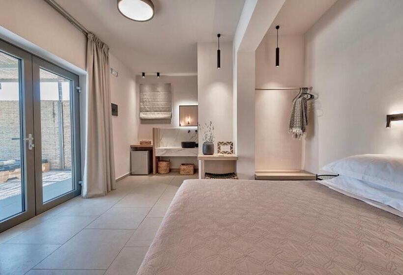 Полулюкс с Бассейном, Amal Kythnos Suites