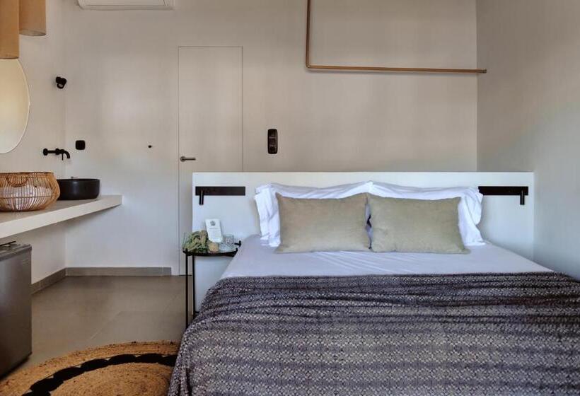 جناح جونيور مطلّ علي البحر, Amal Kythnos Suites