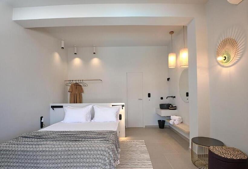 Полулюкс с Бассейном, Amal Kythnos Suites