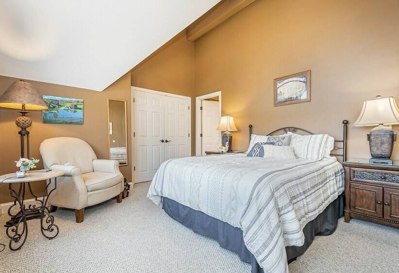 منزل غرفة نوم واحدة, Strawberry Fields