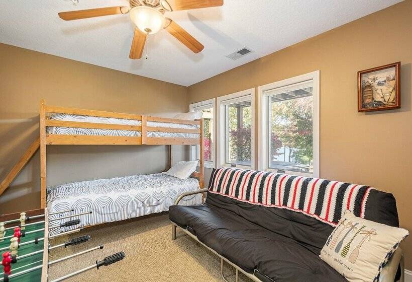 منزل غرفة نوم واحدة, Strawberry Fields