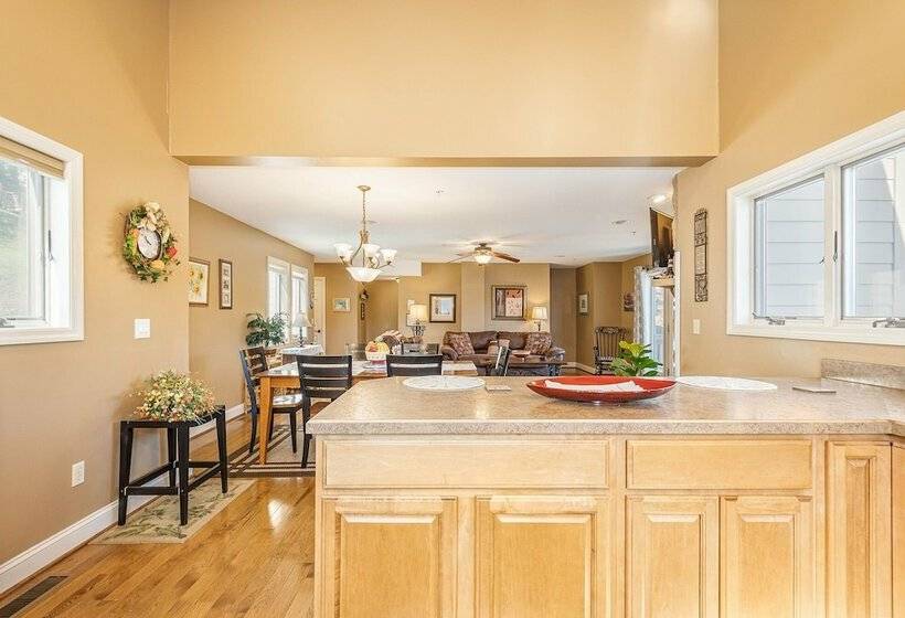 منزل غرفة نوم واحدة, Strawberry Fields