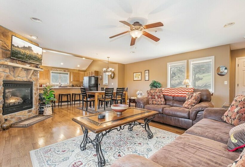 منزل غرفة نوم واحدة, Strawberry Fields