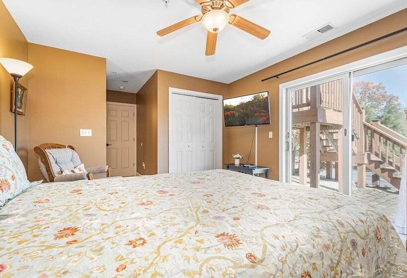 منزل غرفة نوم واحدة, Strawberry Fields