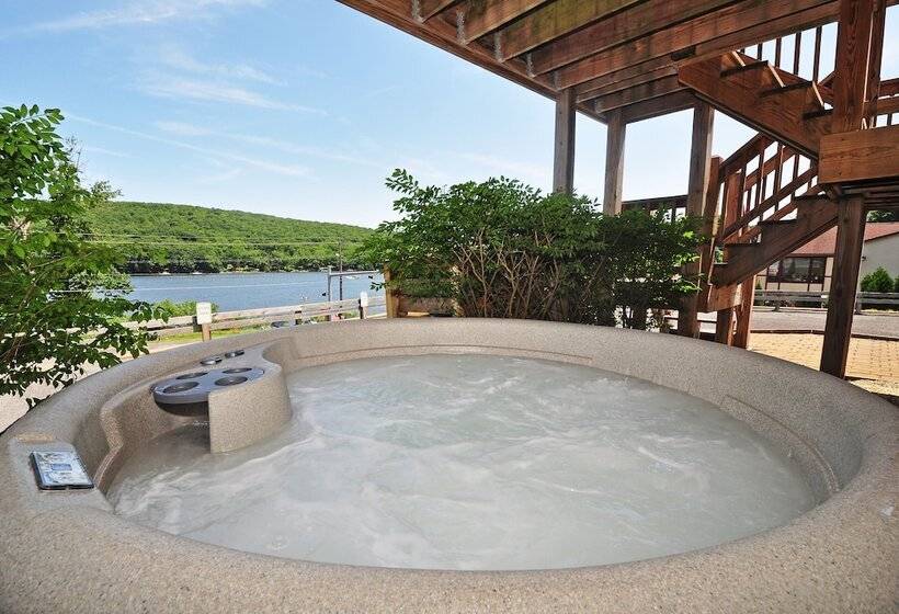 منزل غرفة نوم واحدة, Strawberry Fields