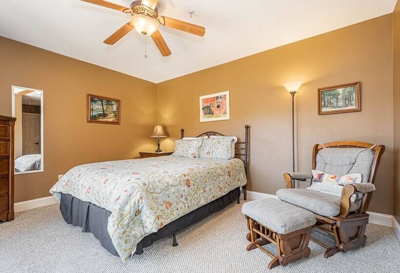 منزل غرفة نوم واحدة, Strawberry Fields