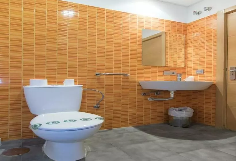 اتاق استاندارد سه نفره, Albergue Inturjoven Algeciras Tarifa   Hostel