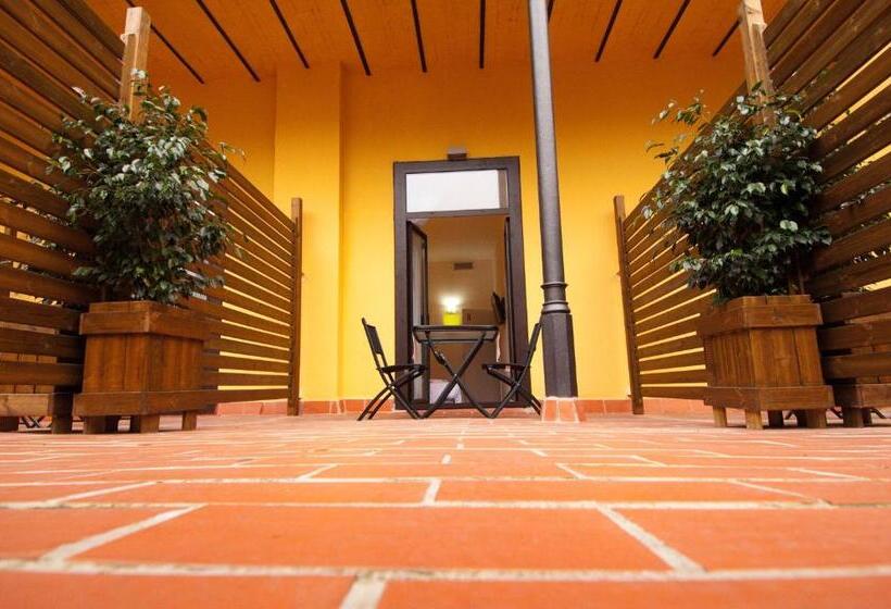 Superior Room with Terrace, Hostal Live Barcelona