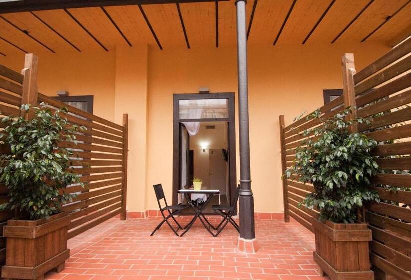 Superior Room with Terrace, Hostal Live Barcelona