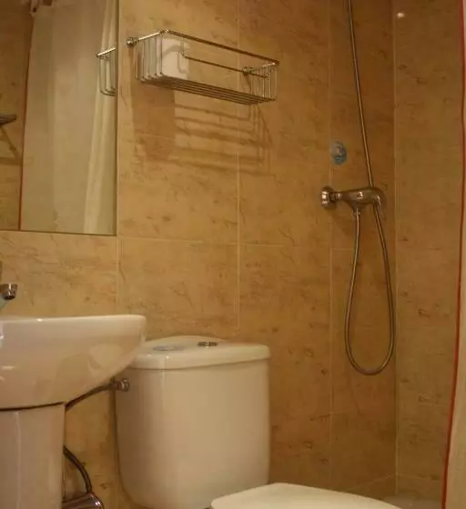 اتاق استاندارد یک نفره, Hostal Santa Cruz