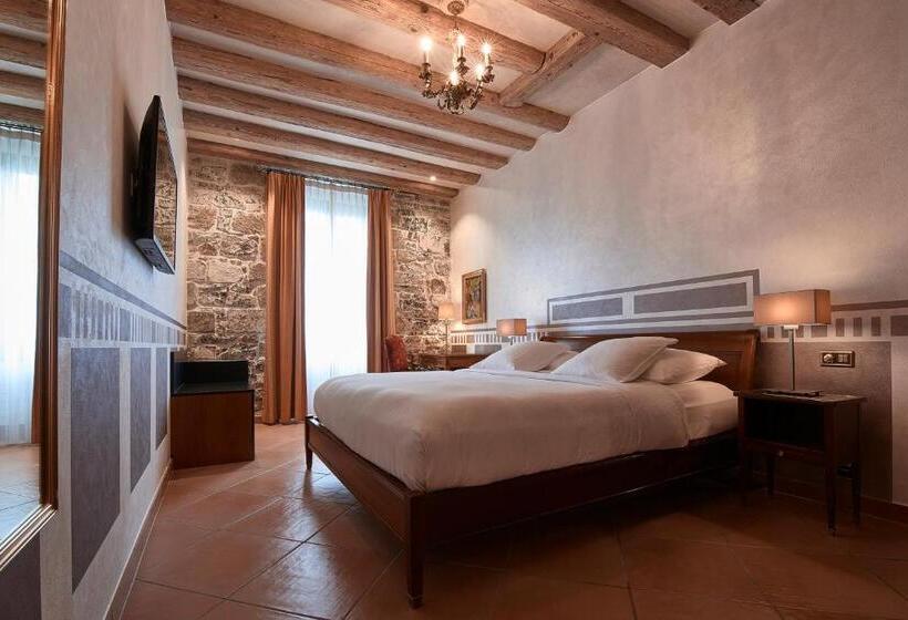 اتاق کلاسیک, D Alleves