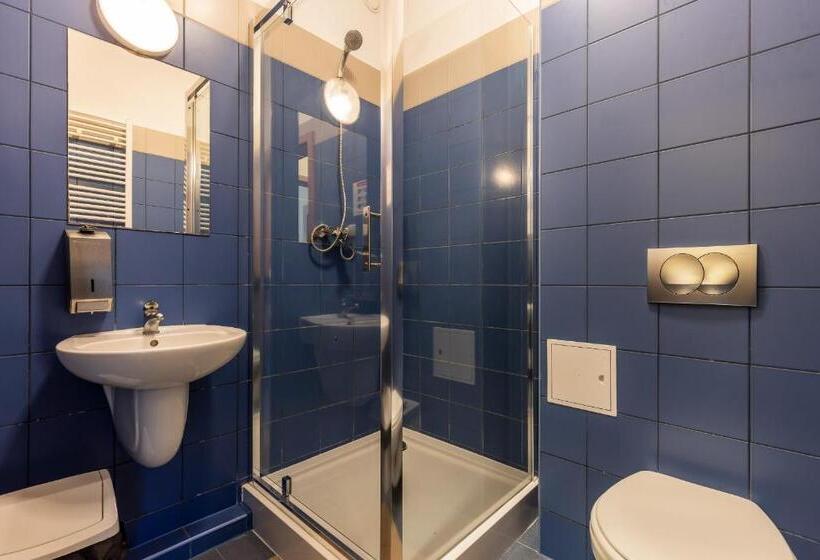 اتاق استاندارد یک نفره, Gdańska Szkoła Szermierki