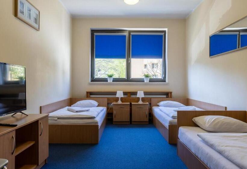 اتاق استاندارد سه نفره, Gdańska Szkoła Szermierki