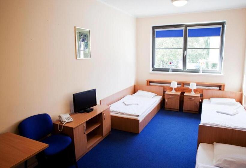 اتاق استاندارد سه نفره, Gdańska Szkoła Szermierki