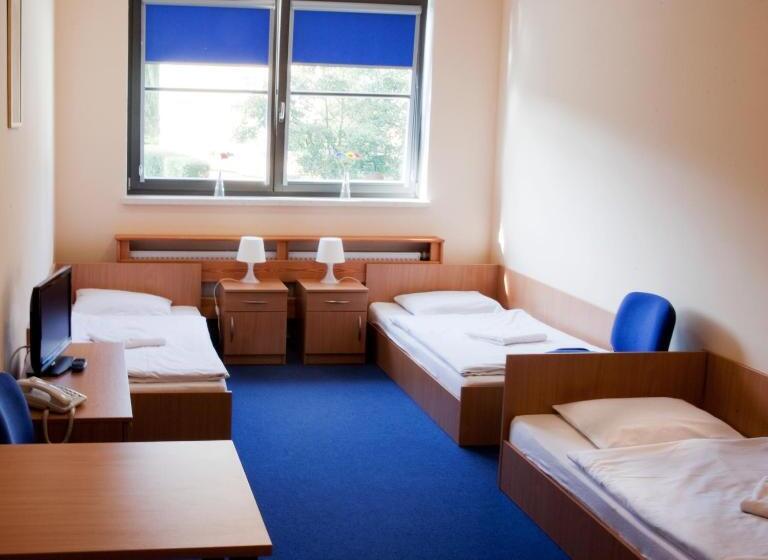 اتاق استاندارد سه نفره, Gdańska Szkoła Szermierki