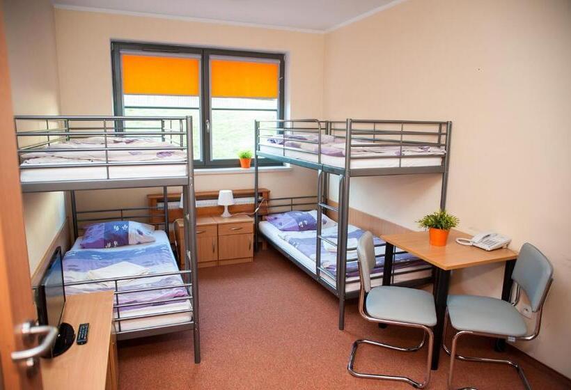 اتاق استاندارد چهار تخته, Gdańska Szkoła Szermierki