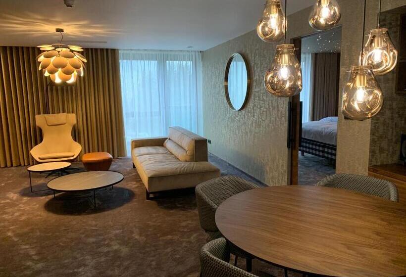 디럭스 스위트, Harmony