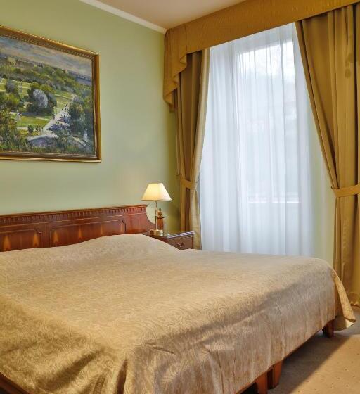 Quarto Estandar, Kolonada