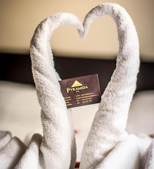 غرفة قياسية, Pyramida