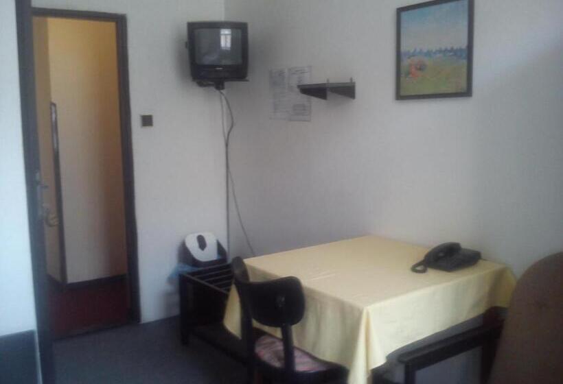 غرفة إقتصادية فردية, Pyramida