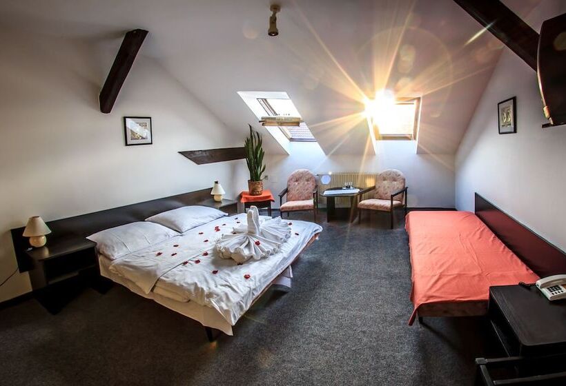 غرفة قياسية, Pyramida