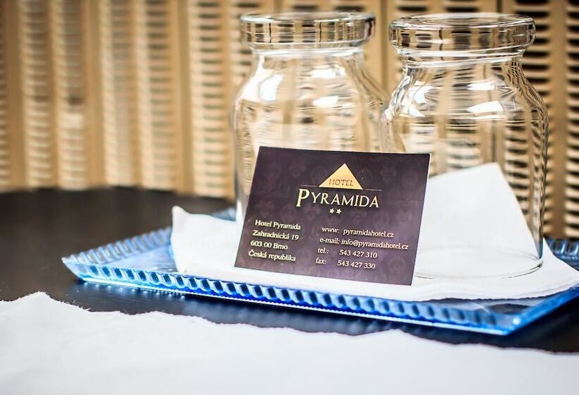 غرفة قياسية ثلاثية, Pyramida