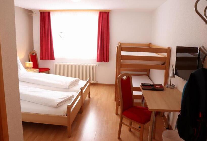 חדר סטנדרט לארבעה, Restaurant Ronalp